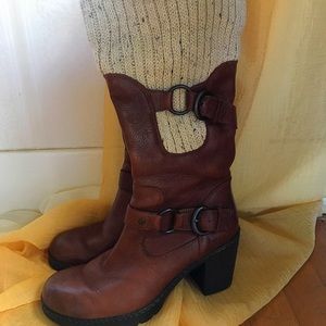 Born leather boots
